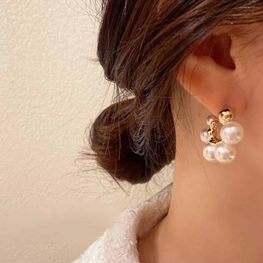 Golden Faux Pearls Earrings 🦋